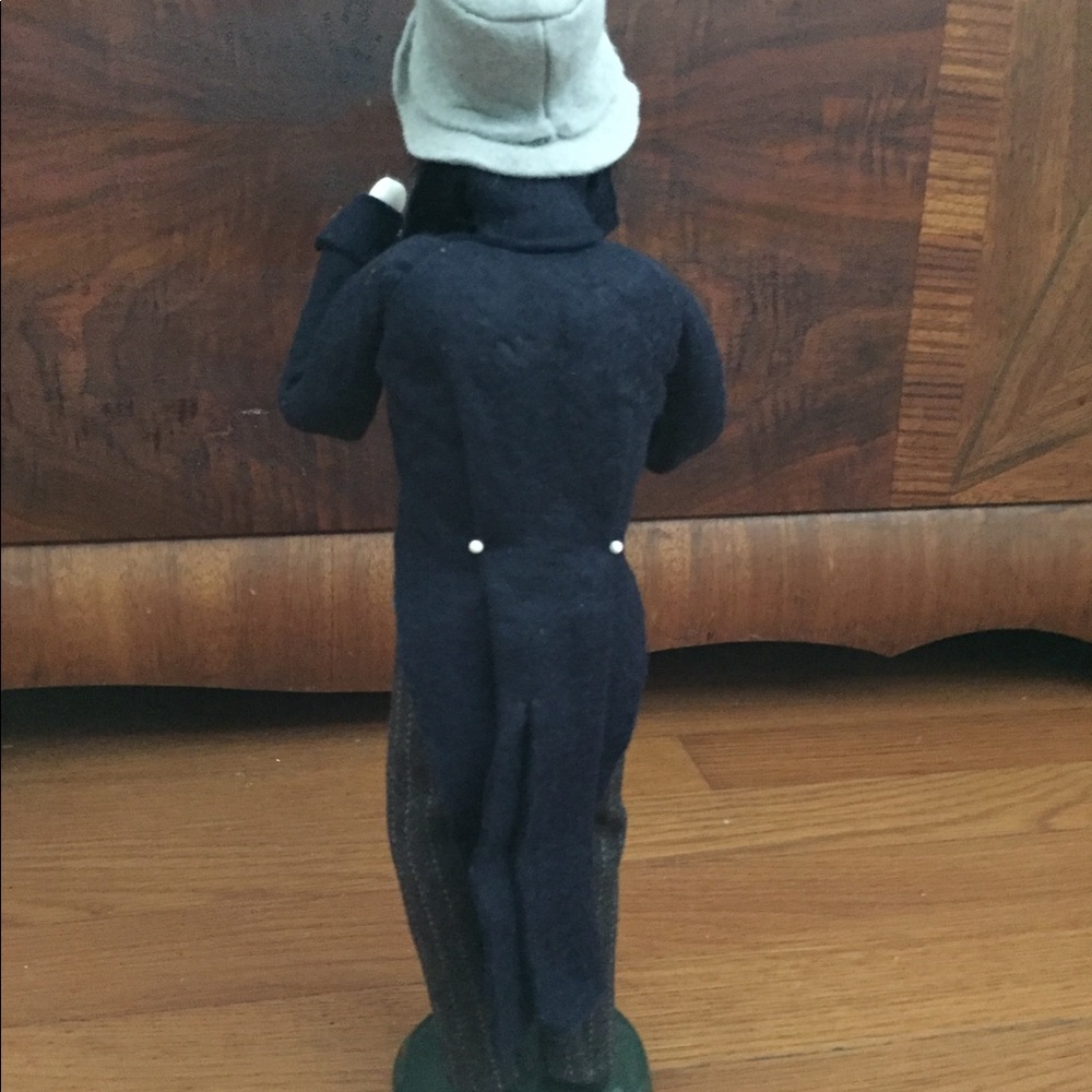 Byers Choice Ltd. “Victorian Adult” Statuette - Picture 2 of 6